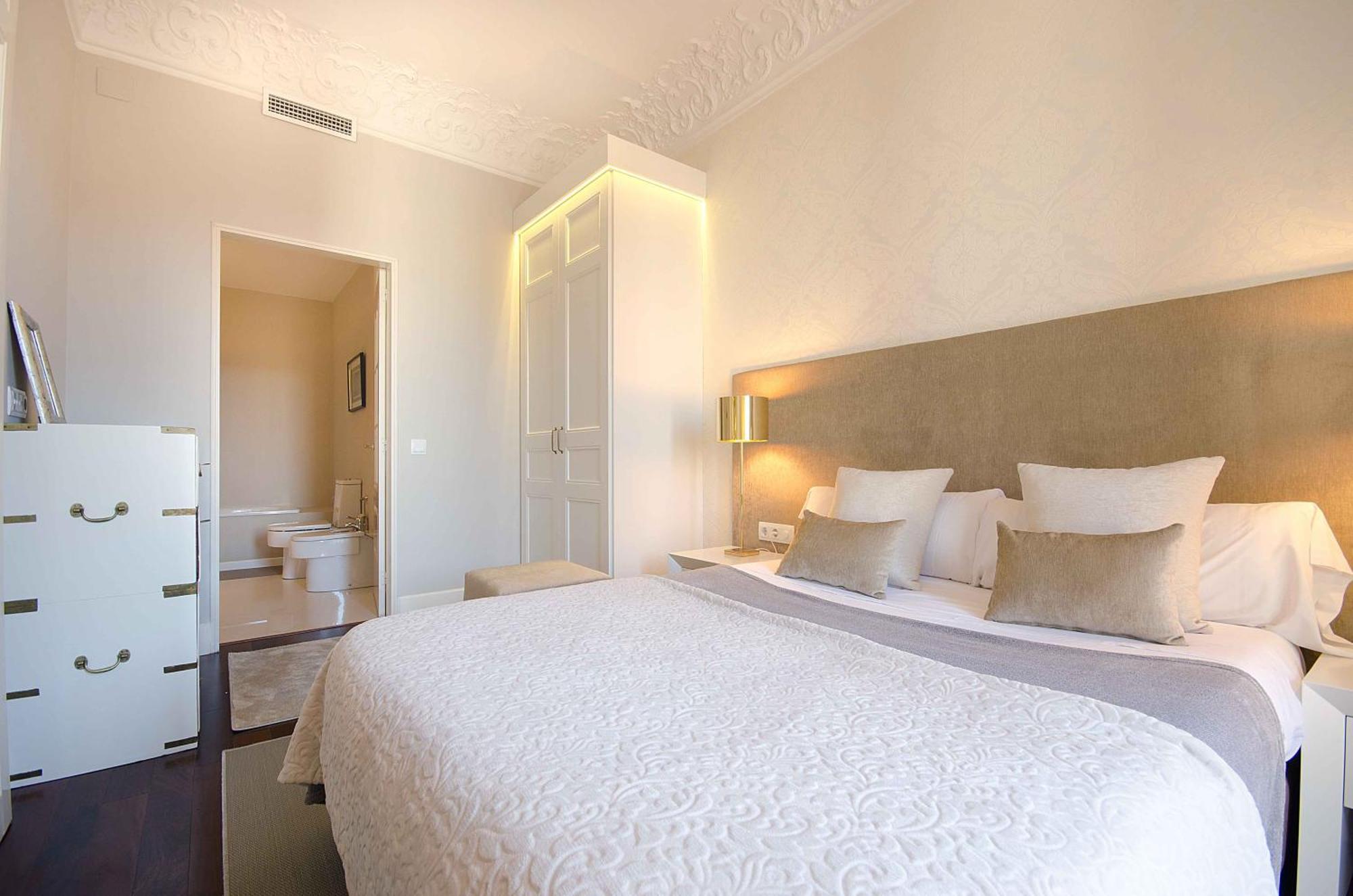 Apartamento Three Bedroom In Gran De Gracia - Stylish